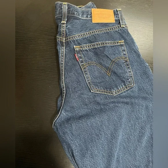 Levi's Premium Dark Blue Jeans - Picture 2 of 3